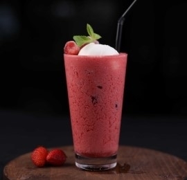 ÇİLEKLİ DONDURMALI LİMONATA